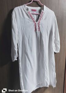 Off-white kurta with pink embroidery.y