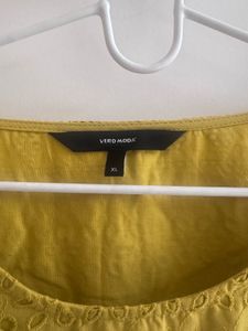 Vero Moda - Schiffli Embroidered Peplum Top