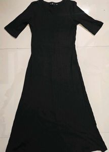 Chic Ribbed Black Midi Dress