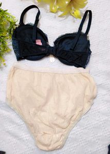 Very Beautiful Paded Bra With Penty