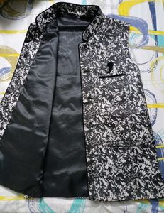 Stylish Black &amp; White Printed Nehru Jacket