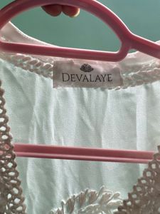 Devalaye Elegant White Chikankari Kurti