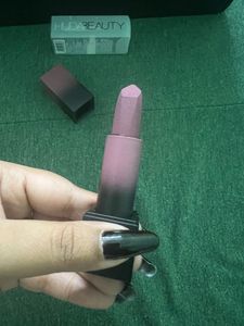 Huda Beauty Power Bullet Matte “POOL PARTY”