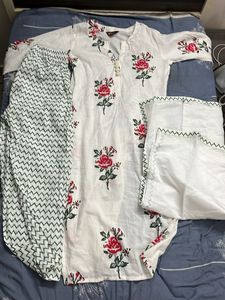 White Kurta With Rose Print Set