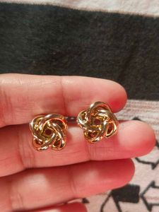 Elegant Gold Knot Earrings