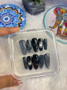 Press On Nails - Black &amp; Grey cat-eye set