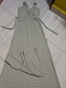Elegant Maxi Dress with Ring Detail