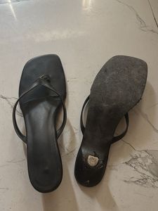 Chic Black Thong Sandals
