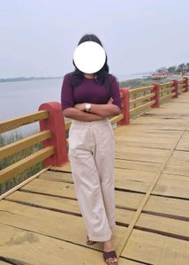 Stylish Women's beige loose/staight fit Tr