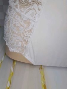 (100)White Lace Bodysuit