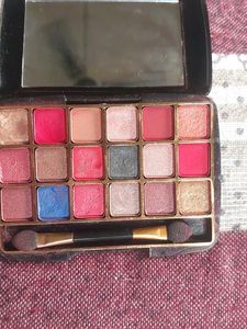 Miss Ads 18 Color Eyeshadow Palette
