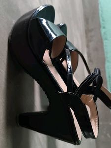 Chic Black Heeled Sandals
