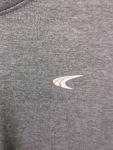 Performax gym tee with thumbholes