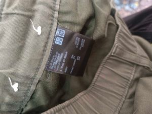 uniqlo Men's Olive Cargo Pants💢