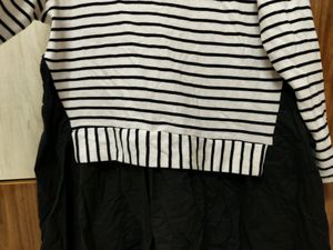 Colour Black An White Tshirt Kam Kurti Size M
