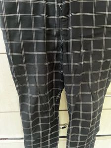 Gap Checkered Black Pants