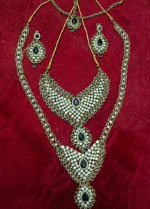 Wine Colour Kundan Jwellery Set