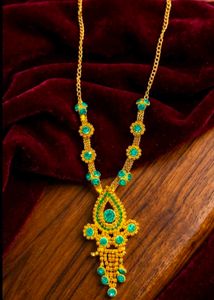 Gold Tone Emerald Necklace Set