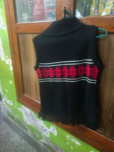 Sleeveless High Neck Sweater Can Be Used Unisex