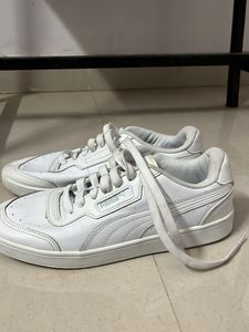 URGENT 🚨 Puma White Casual Sneakers