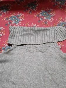 Bundle of 2 Women's sweater top ...