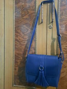 blue color sling bag