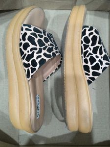 Giraffe Print Platform Slides