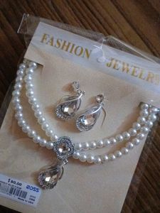 Pearl and Crystal Jewelry Set