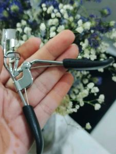 Vega Eyelash Curler