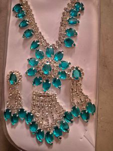 Stunning Teal Jewel Necklace &amp; Earring Set