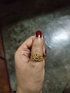 Exquisite Gold Floral Ring