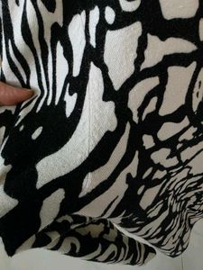 Stylish Black &amp; White Knit Cardigan