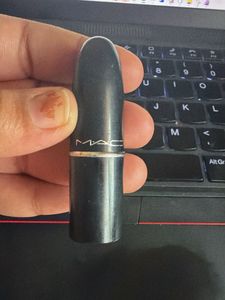 MAC Lipstick - ruby woo