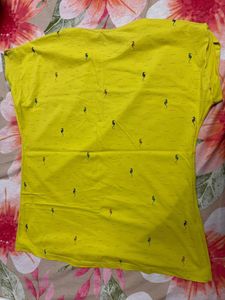 Yellow Seahorse Graphic T-Shirt