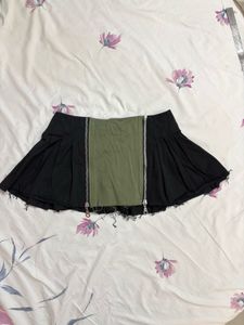 Khaki and Black zipper Paneled Mini Skirt 🫒