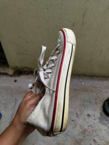 converse like white shoes