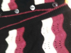Chic Black &amp; Burgundy Knit Cardigan