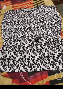 Chic Black & White Print Tunic Top