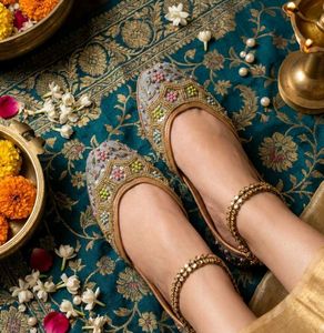 Embroidered Jutti
