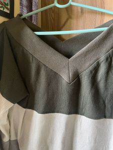 B1G1 Color Block V-Neck sweatshirt