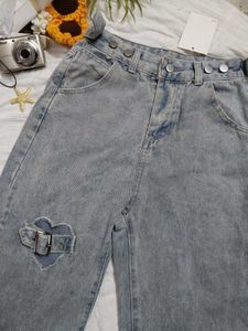 Cute Heart Detail Light Wash Jeans🫶🏻