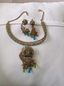 Exquisite Ethnic Kundan Jewellery Set