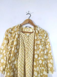 Mustered  Floral Print Kurta Set With Jacket