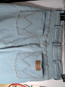 Wrangler Light Wash Denim Jeans
