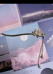 Elegant Hairpin with Flower & Pearl