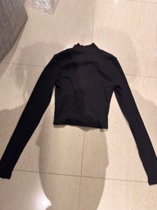 Black Long Sleeve Crop Top