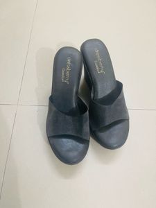 DressBerry Black Shimmer Wedges