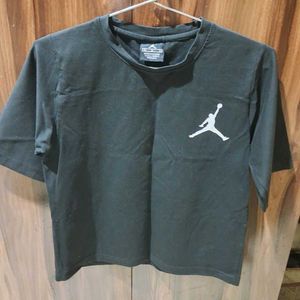 Classic black t shirt ,perfect for gym