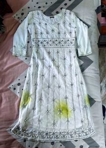 Elegant White Embroidered Kurta