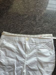 3/4th White Cargo Capris